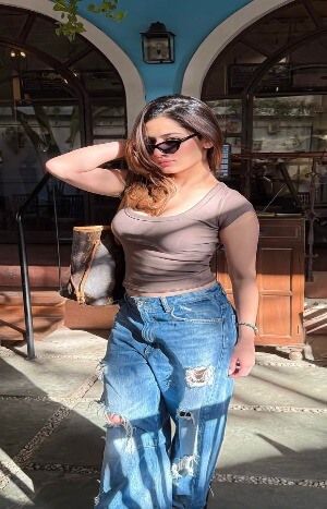 VIP call girl in Vadodara